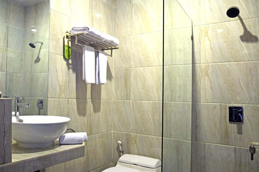 Hotel Safira Magelang Zimmer foto