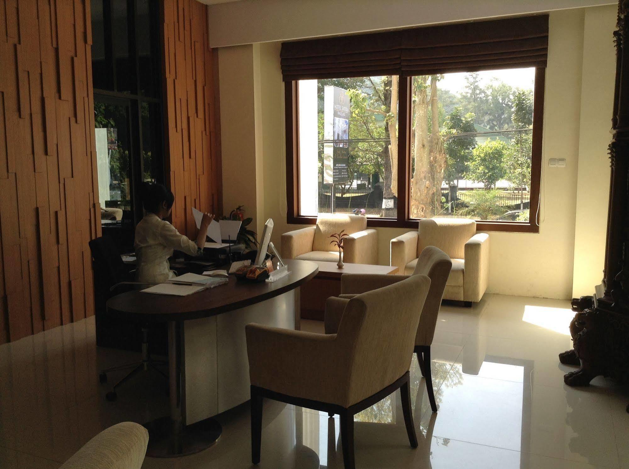 Hotel Safira Magelang Exterior foto
